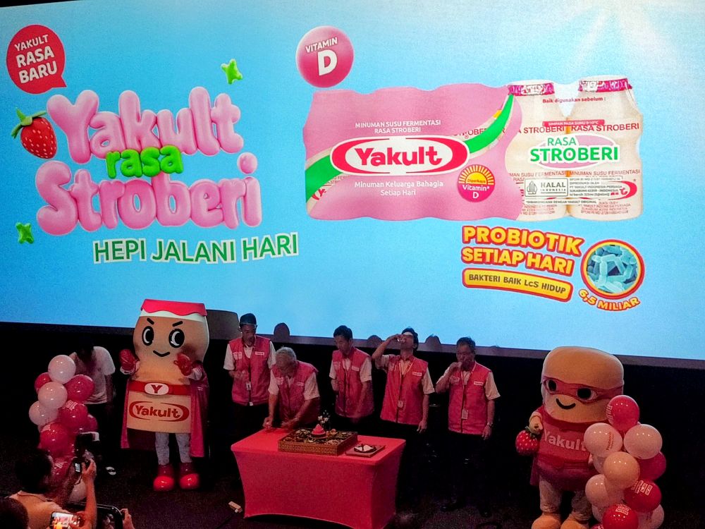 Yakult Rasa Stroberi Resmi Diluncurkan, Minuman Probiotik Baru untuk Jaga Kesehatan Pencernaan